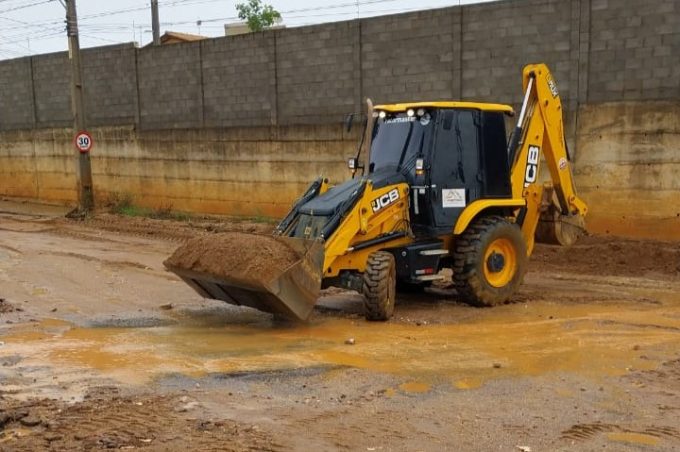 Prefeitura retoma obras pela cidade após interromper serviço por causa das fortes chuvas