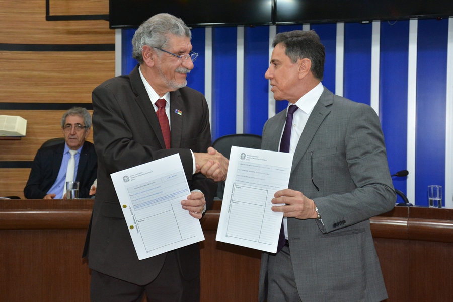 Prefeitura e TRE-BA assinam convênios para recadastramento biométrico e formação cidadã