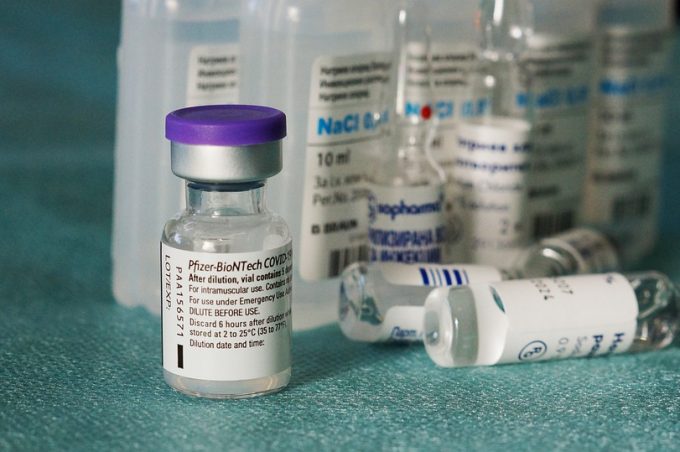 Prefeitura ainda aguarda Pfizer que já chegou ao Núcleo Regional e programa vacinação de jornalistas