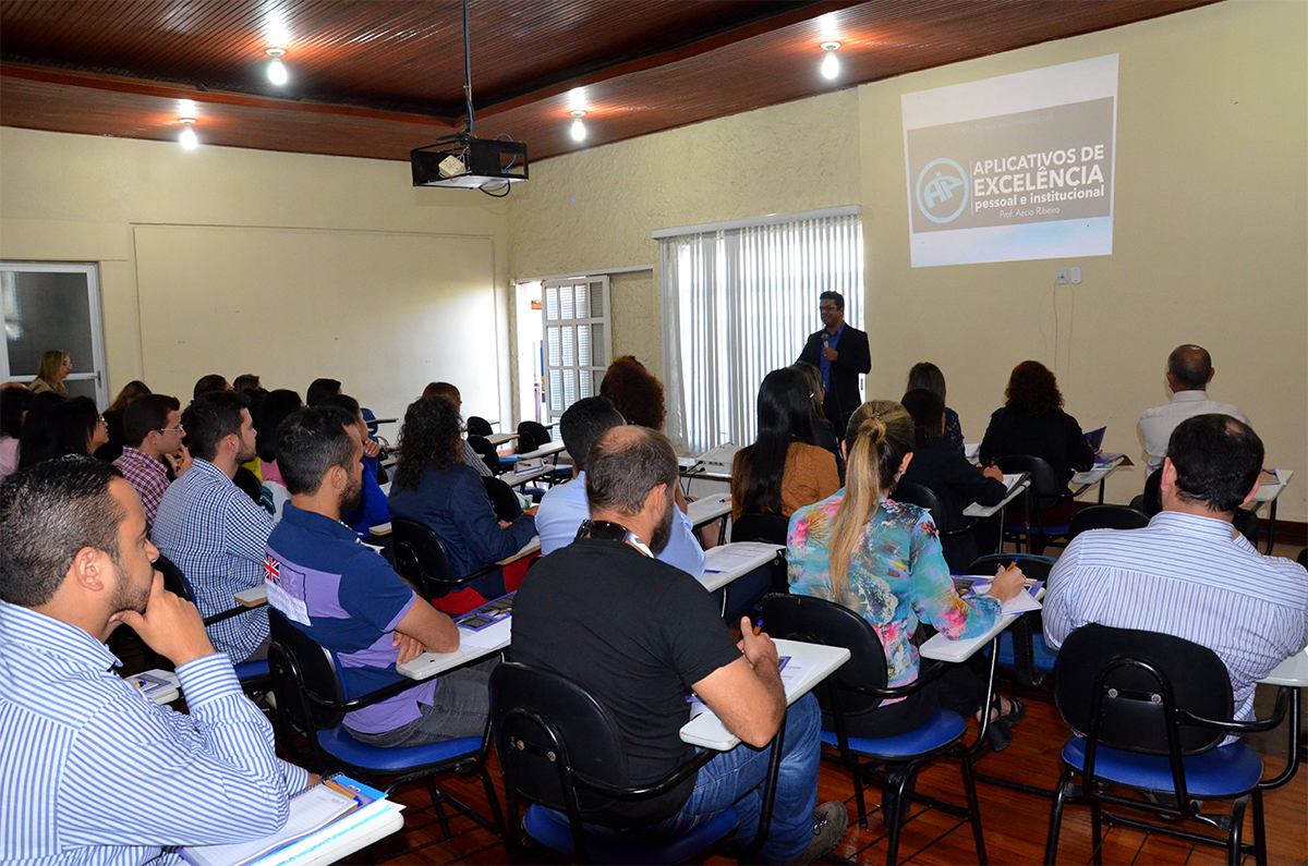 Servidores participam de curso sobre excelência pessoal e institucional