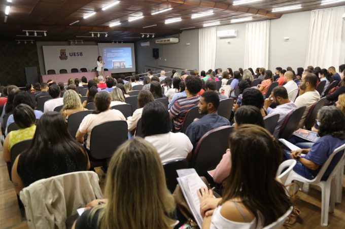 Servidores que trabalham com população em situação de rua participam de curso promovido pela Prefeitura