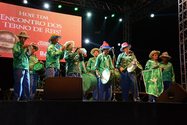 Encontro de Ternos de Reis abre a última noite do Natal da Cidade
