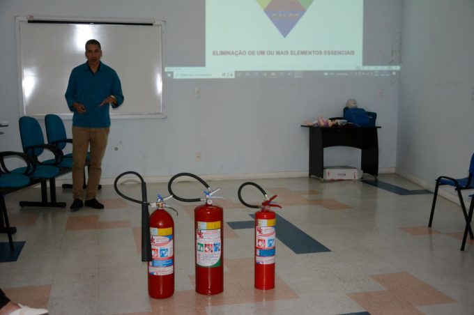 Equipe da Semdes participa de curso de primeiros socorros e brigada de incêndio promovido pelo Nast/Semgi