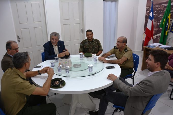 Governo Municipal discute parcerias com Tiro de Guerra