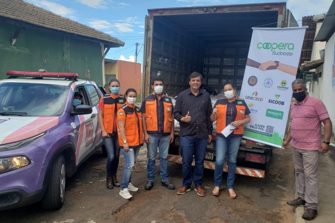 Coopera Sudoeste fez a doação de 412 cestas de alimentos para famílias atingidas pelas chuvas de dezembro