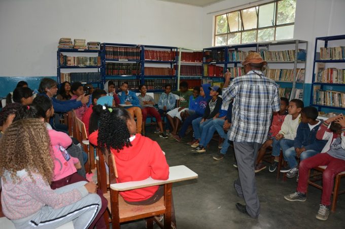 Secretaria de Educação e Programa Conquista Criança promovem oficina de cordel com Aílton Dias