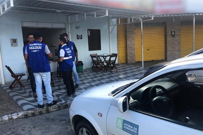 Prefeitura atua com rigor na fiscalização e comerciantes colaboram ao fechar estabelecimentos