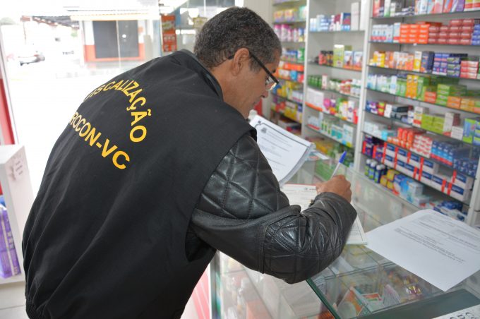 Procon de Vitória da Conquista participa de operação estadual de fiscalização em farmácias