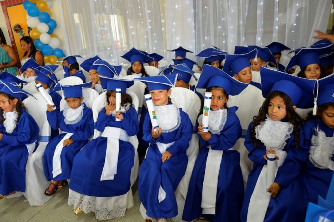 Centro Municipal de Educação Infantil Pedro Emílio da Silva Passos realiza formatura de alunos