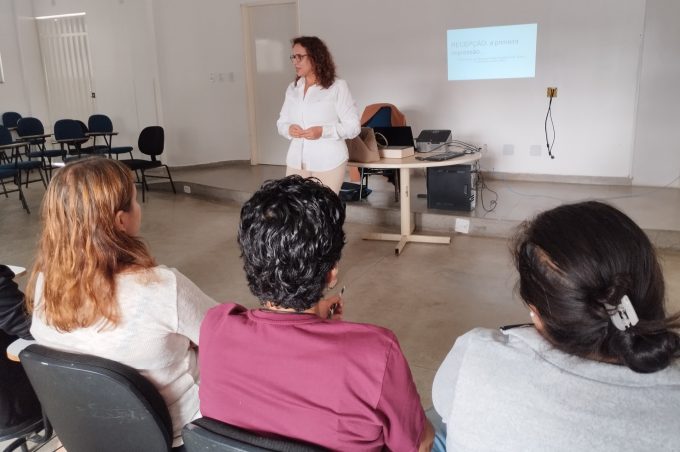 Fundação Pública de Saúde promove capacitação para profissionais da recepção e portaria