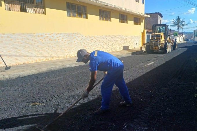 Bairros Iracema, Guarani e Alto Maron recebem obras de recapeamento asfáltico do programa Acelera Conquista