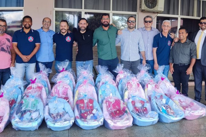 Loja Maçônica União e Liberdade Conquistense realiza doações de kits para bebês nascidos na Fundação Esau Matos