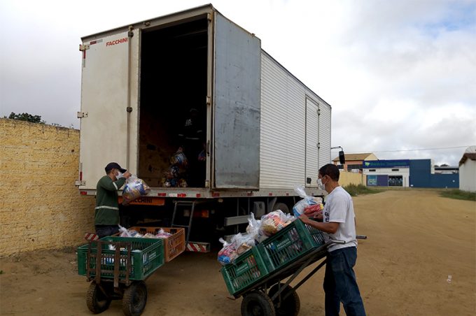 Segunda remessa dos kits alimentares começa a ser distribuída para as escolas