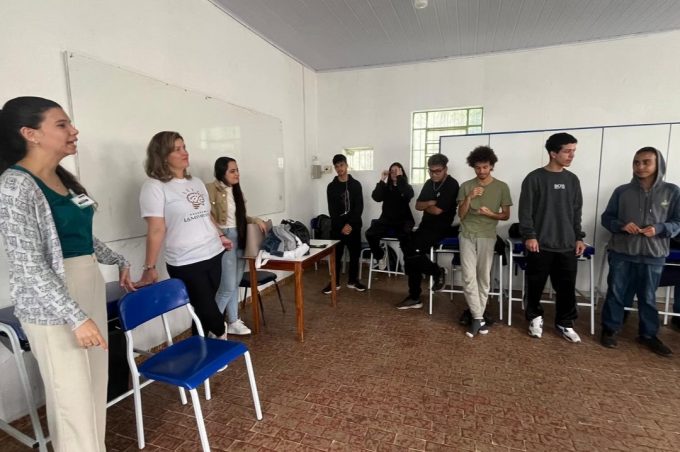 Projeto Lamparina leva cuidado mental e desenvolvimento humano para a juventude