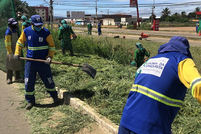 Secretaria de Serviços Públicos realiza mutirão de limpeza nas Avenidas Brumado e Juracy Magalhães