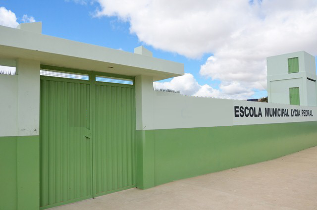 Emurc realiza ação em escola do Panorama para conscientizar alunos a não acessar canteiro de obras da bacia de detenção