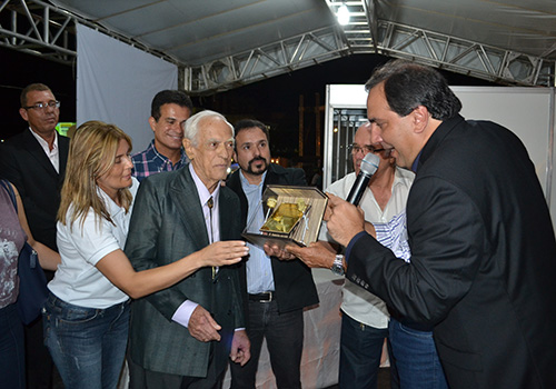 Conheça um pouco da história de Moacyr Figueira, a “Voz da Exposição”