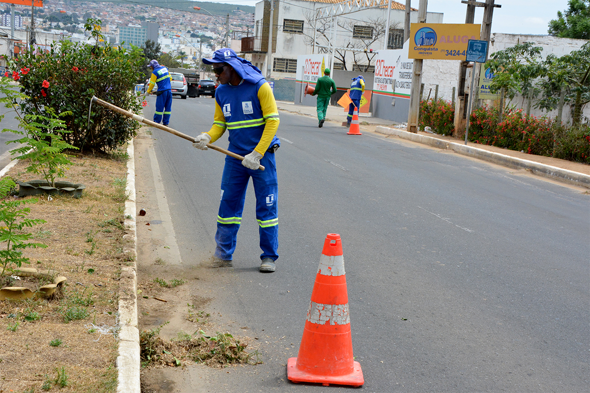 Prefeitura segue com mutirões de limpeza em diversos bairros da cidade