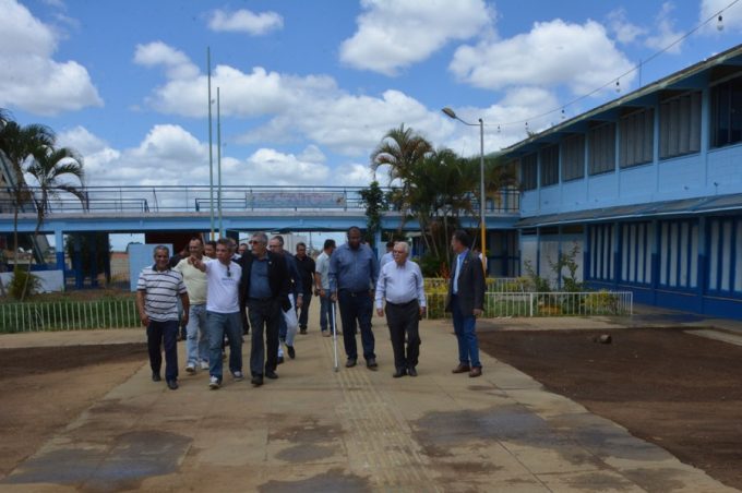 Prefeito visita Mutirão Bairro Legal na Urbis V