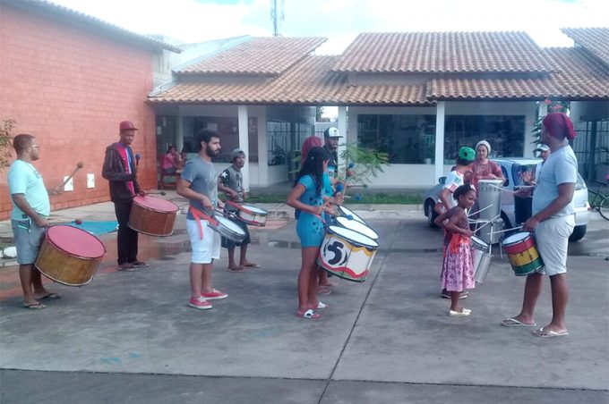 Igualdade Racial e Movimento Cultural Ogum Xorokê promovem curso de percussão no Glauber Rocha
