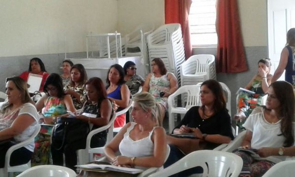 Coordenadores escolares discutem atividades administrativas e pedagógicas para 2016