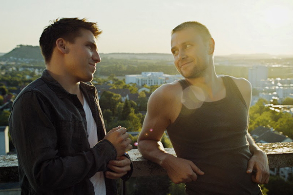 1º Cine Debate Cidadania LGBT exibe o filme “Queda Livre”