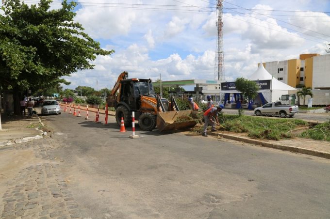 Prefeitura inicia trabalho da nova etapa de revitalização da avenida Olívia Flores
