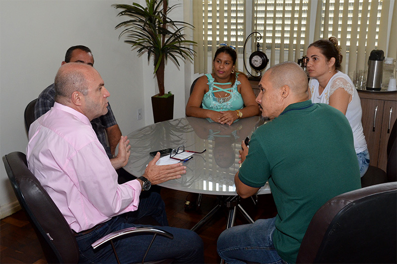 Administração Municipal recebe servidores da Saúde