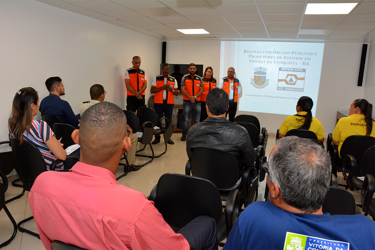 Defesa Civil reúne órgãos públicos para discutir a segurança de eventos na cidade