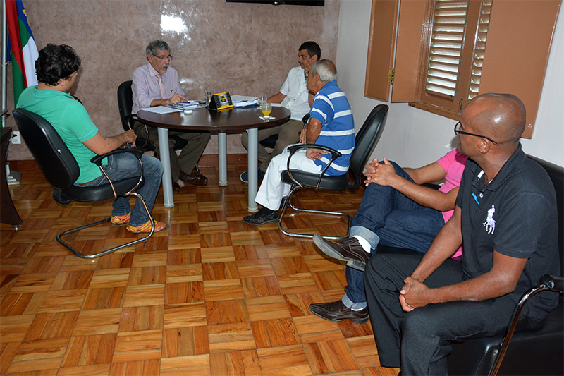 Prefeito se reúne com Associação de Moradores do Henriqueta Prates