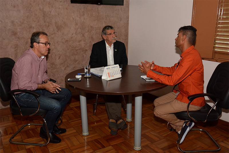 Prefeito recebe liderança comunitária do Nossa Senhora Aparecida