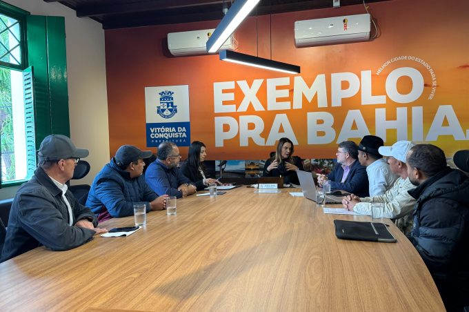 Governo Municipal e moradores do Alto Maron se reúnem para debater descarte de lixo próximo ao canal do Santa Cecília