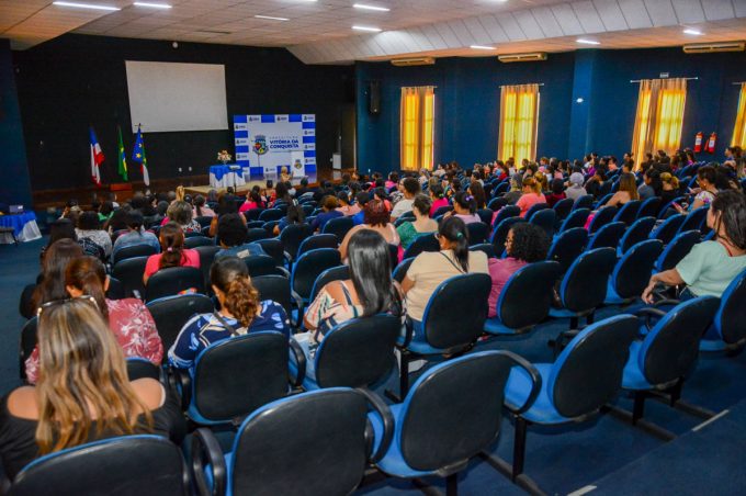 Manipuladoras de alimentos são orientadas a lidar com situações de violência envolvendo alunos da rede municipal