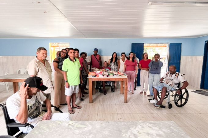 Secretaria Municipal de Políticas para Mulheres entrega alimentos arrecadados na Caminhada Mulher Mais Ativa