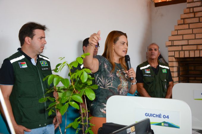 Mais de 80 moradores de José Gonçalves participam de palestra sobre umbu gigante e recebem mudas entregues pela SMDR