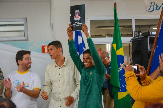 Nova Cidade está em festa com a entrega de escrituras a mais de 500 famílias