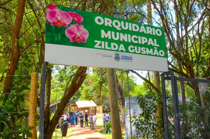 Prefeitura realiza descerramento da placa que dá nome de Zilda Gusmão ao Orquidário Municipal