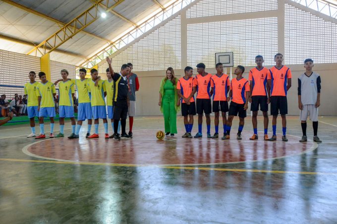 Governando com as Pessoas: População agradece Prefeitura por atender prioridade do Miro Cairo na reforma da quadra