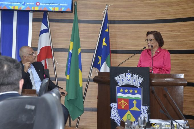 Prefeita e secretários municipais participam de sessão da Câmara de Vereadores