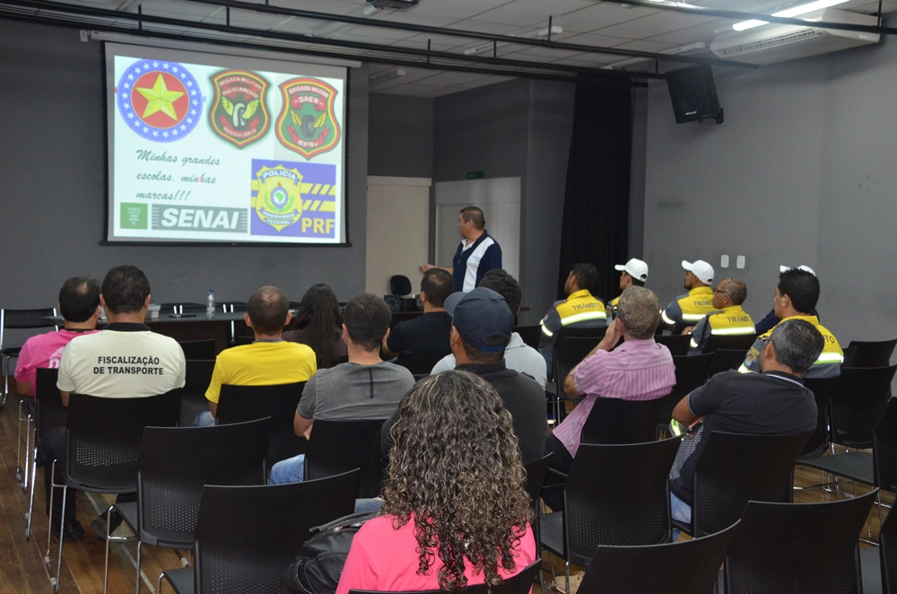 Prefeitura capacita agentes de trânsito e transporte sobre uso de tacógrafo