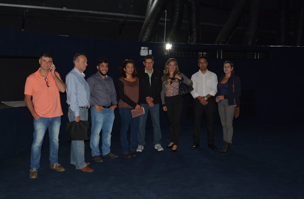 Secretarias de Educação e Infraestrutura visitam obras do planetário