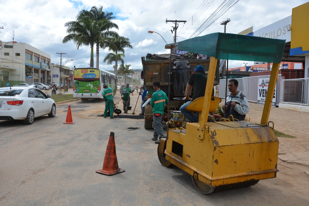 Operação Tapa-Buraco avança na recuperação de vias da cidade