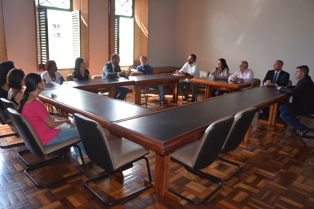 Prefeitura dialoga com aprovados em concurso para professor