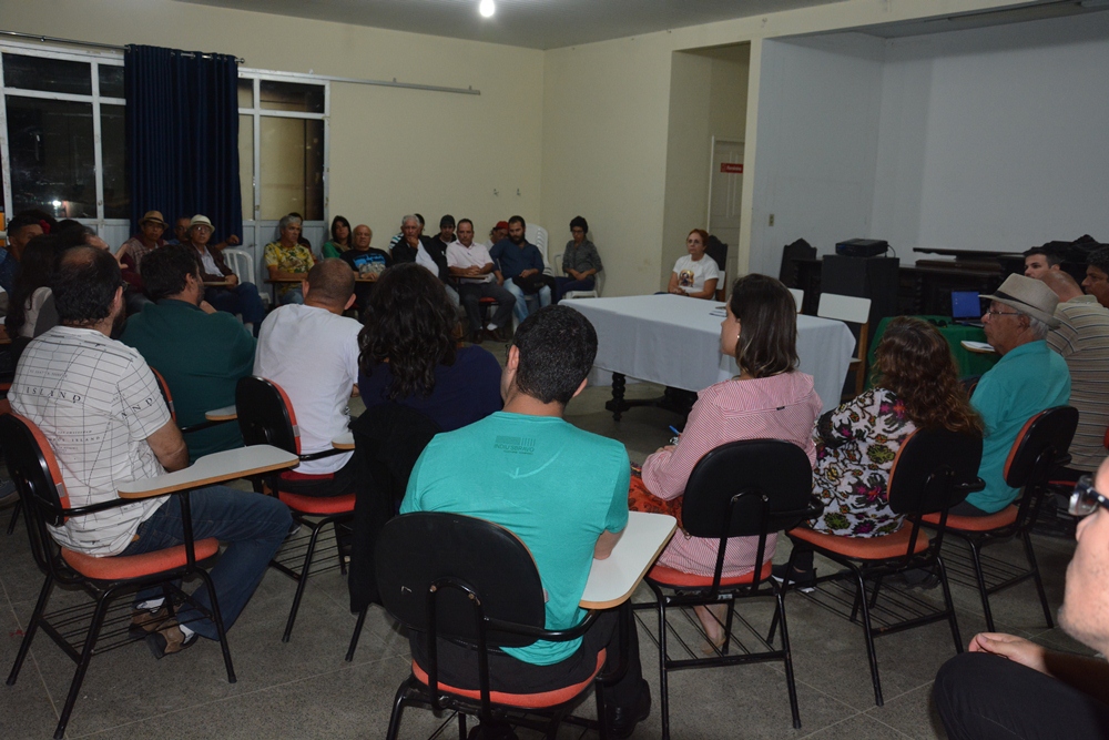 Secretaria de Cultura discute projetos com artistas locais
