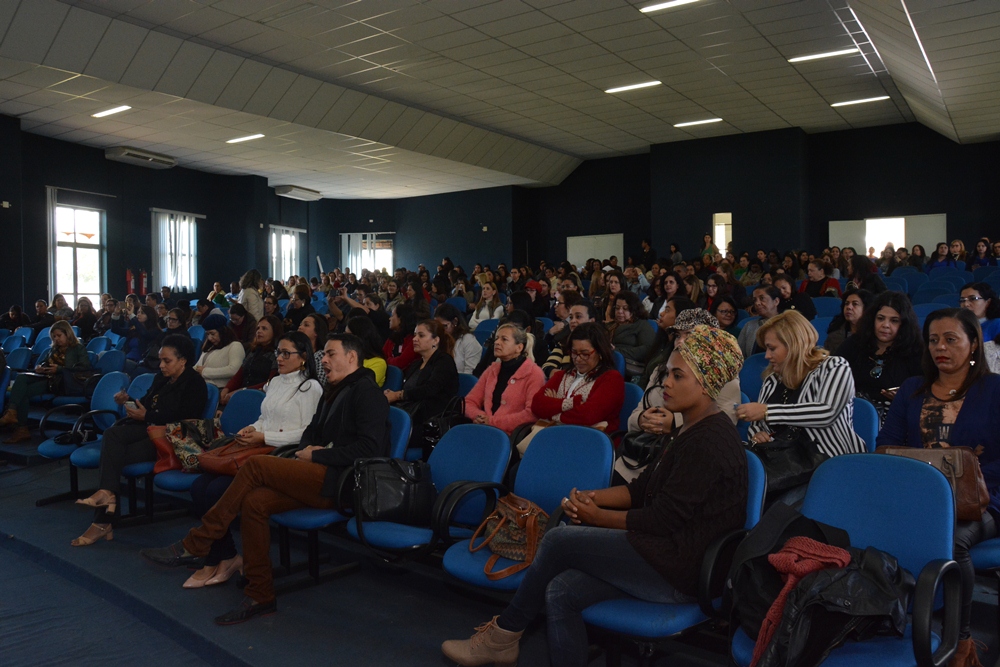 Professores da rede municipal participam de formação continuada