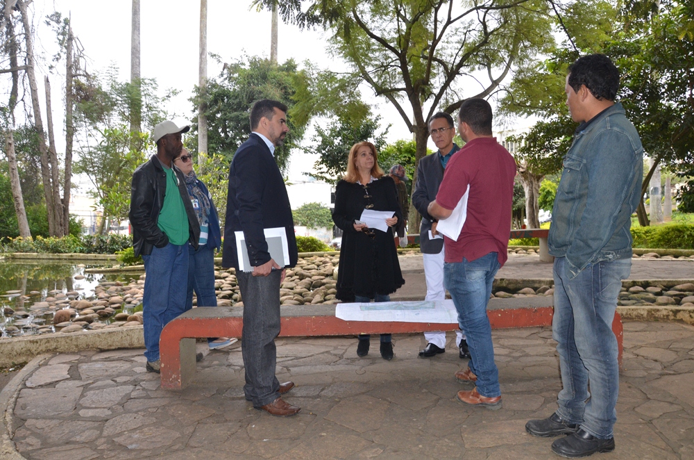 Prefeitura inicia trabalhos para revitalização da Praça Tancredo Neves