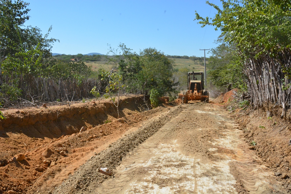 Prefeitura revitaliza 40 quilômetros de estradas em Bate Pé