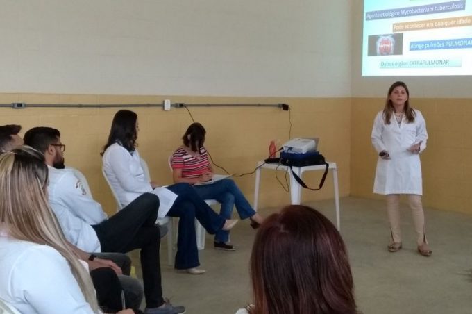 Profissionais de saúde recebem capacitação sobre tuberculose