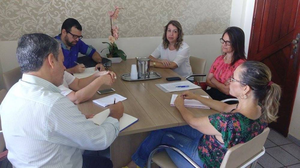 Secretaria Municipal de Saúde discute renovação de contrato com entidades parceiras