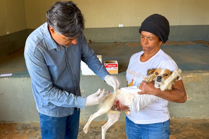 Campanha de Vacinação Antirrábica já imunizou mais de 25 mil animais em todo o município e segue até 18 de setembro
